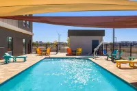 La Quinta Inn & Suites by Wyndham Yuma - piscina