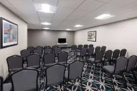 La Quinta Inn & Suites by Wyndham Snellville-Stone Mountain - Parkering