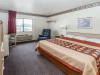 Super 8 by Wyndham Morris Hotels in Morris