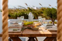 Villa Ama, Plaka
