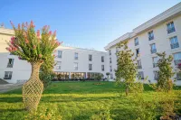 Holiday Hotel