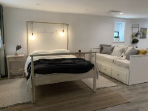 Stylish Tarrytown Studio - Walk to Train & Main St タリータウンのホテル