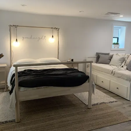 Stylish Tarrytown Studio - Walk to Train & Main St