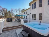 Spacious 6-bedroom Pocono Home with Hot Tub, Game and Theater rooms, Fire Pit! Hotels in Tunkhannock Township