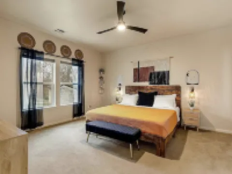 The Woodbriar, close to Hard Rock Casino, downtown Tulsa/BOK + patio w/fire pit Hotels in Catoosa