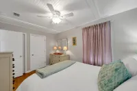 Booking Fall Beach Cottage and Private Pool 1 Blk to Henderson 3 Blks to Beach