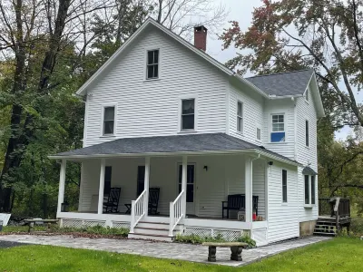 Relax or be active! The choice is yours in this pet-friendly family home.