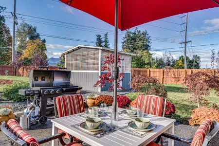 “Wise Old Owl Retreat – Spacious, Serene & Minutes from Every Olympic Wonder” Отели рядом с достопримечательностью «Нью Дангенесс Лайтхаус»