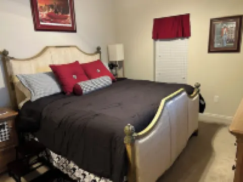 Walking Distance to UA Campus and Stadium at Houndstooth