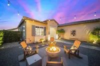 NEW! Golden Sunset! Saltwater Pool/Spa + Putting Green + Firepit + Gameroom