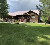 40 Min from Ynp!  18 Beds! New Bedding! Lots of Parking! Hotel a Fremont County