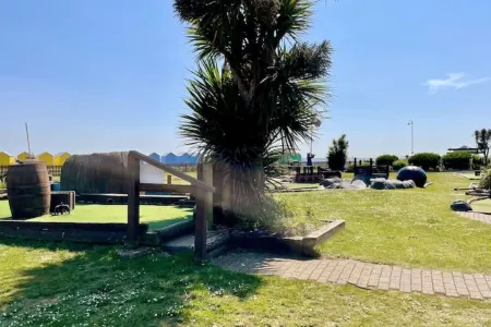 Flint Cottage – 3 Mins to Beach Отели в г. Аран Дистрикт