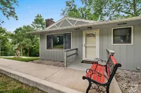 Welcome to Owl Hollow Retreat! Stunning mountain and valley views.