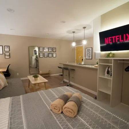 Modern Private Studio - Mins away from Everything in Pasadena!