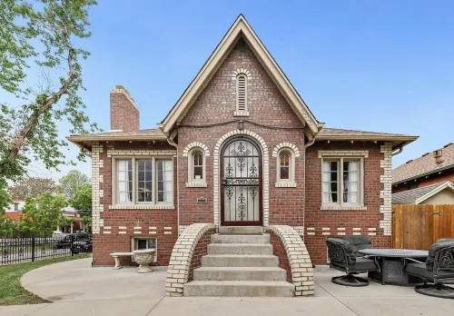 Cozy & spacious apartment walking distance to the best of Denver!