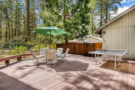 Fun Family Cabin in the Heart of the Lost Sierra w/ BBQ, Games and Tons of Space