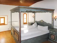 Burg Biedenegg, Sigwein Hotels in Fliess