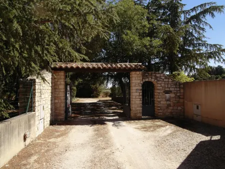 Villa prox. Avignon, swimming pool, calm park