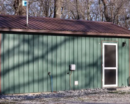 Studio Cabin on Grand Lake near Bernice State Park53996 E 270RD, Afton OK 74331 特拉華縣酒店