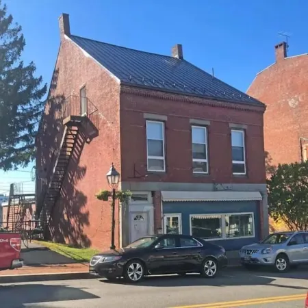 Apartment over shops in Bath Historic District