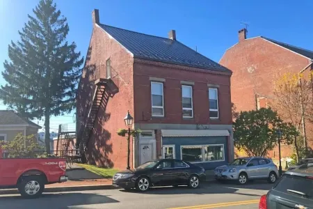 Apartment over shops in Bath Historic District