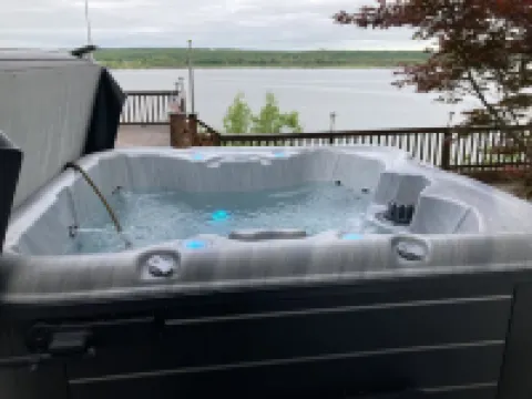 Spectacular lake view with a huge deck and a Hot Tub.