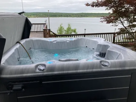 Spectacular lake view with a huge deck and a Hot Tub.