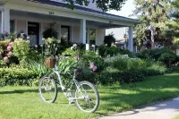 The Guesthouse West Side - Walking distance to the best Perrysburg has to offer!