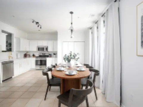 Family & Pet Friendly Modern Townhouse Hotels in Alabaster