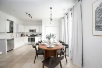 Family & Pet Friendly Modern Townhouse Hotels in Alabaster