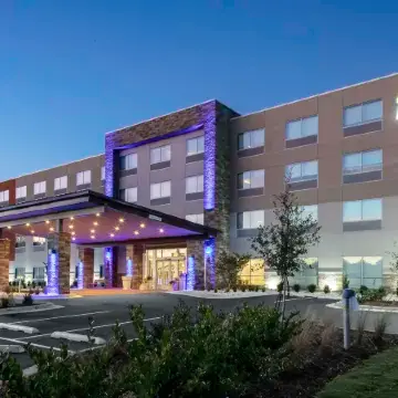 Holiday Inn Express & Suites WILMINGTON WEST - MEDICAL PARK by IHG