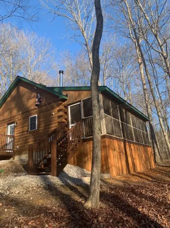 Eagle's Landing - 1-bedroom cabin plus sleeping loft minutes from Patoka Lake