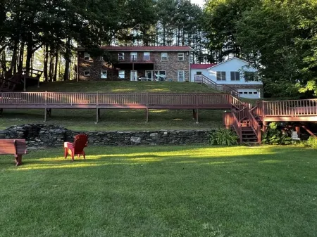 Beautiful Lake Front Home Отели в г. Литчфилд