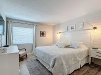 ★Gulf Coast 107★ 10/10! Clean Beach Condo with Pool, Beach Gear & Spacious Patio