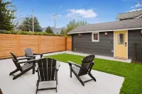 Beautiful and Cozy Home in Snoqualmie, Walk to Restaurants, the Falls, & Shops Hotels in Snoqualmie