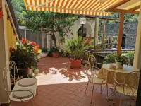 "Lemon Tree House" Home with Bike Storage