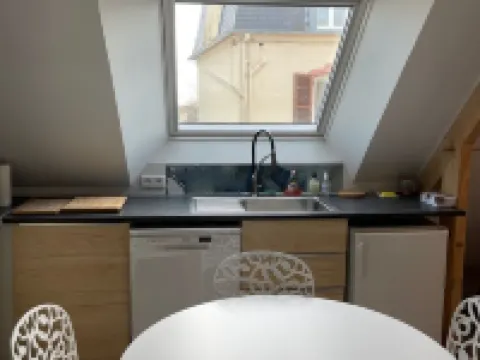 Charming apartment in Granville 格朗維爾酒店