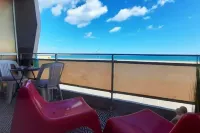 Studio, Lumineux et Doux Face à la Mer. Wifi et Parking Privé