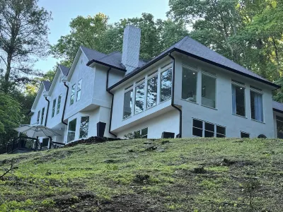 CHATEAU VILLA, seats on 7 acres, secluded, minutes from Truist Baseball Stadium Hotel a 