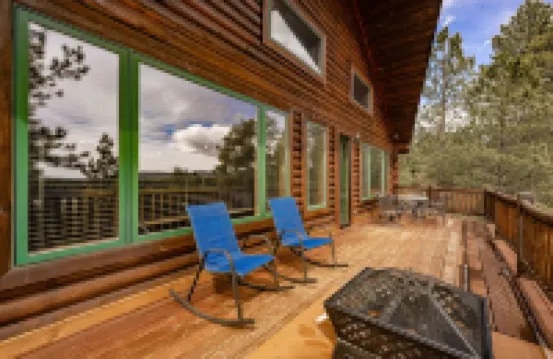 ENCHANTED CIRCLE LODGE-AWESOME MOUNTAIN VIEWS WITH HOT TUB AND SAUNA!