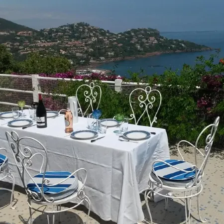 Villa with superb sea view , 6 people, close to CANNES and SAINT TROPEZ