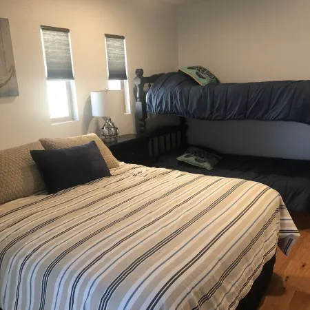Great Family Vacation House - Minutes From Beach!