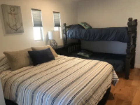 Great Family Vacation House - Minutes From Beach!