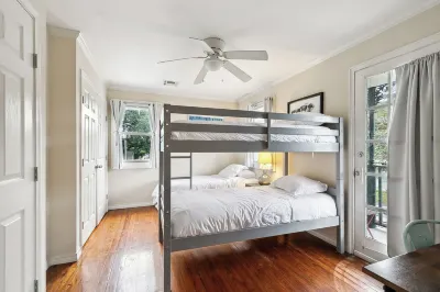 Cute 2bed 1.5ba Townhouse 10min walk to French Q with free gated parking Hotels in Treme