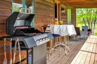 Wine & Vinyl Vacation Home ~ Wine, Vinyl Records, Popcorn Machine, Private Deck