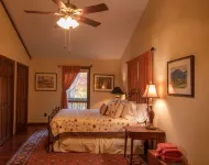 Mountain cabin by Shenandoah National Park