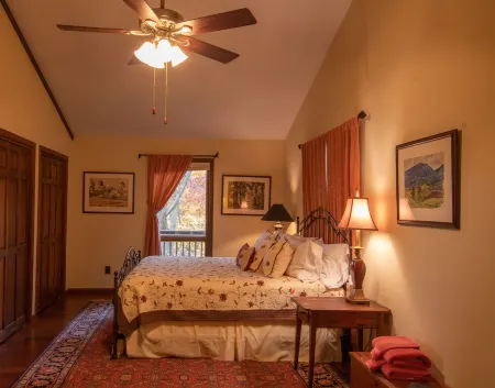 Mountain cabin by Shenandoah National Park