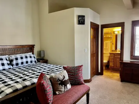 Newly remodeled top floor condo centrally located