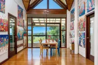 Donna's Art House