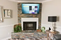 Cozy Home 1/2 mile from Chief Ladiga